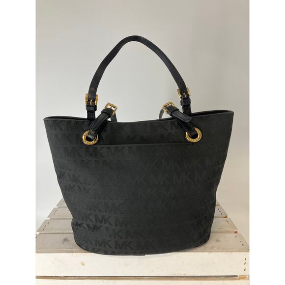 MICHAEL KORS, LARGE BLACK SIGNATURE PRINT CANVAS SHOULDER BAG - Picture 4 of 16